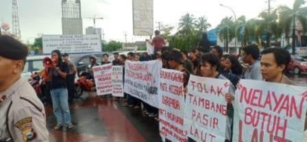 Pemuda dan Nelayan di Galesong Unjuk Rasa Tolak Tambang Pasir