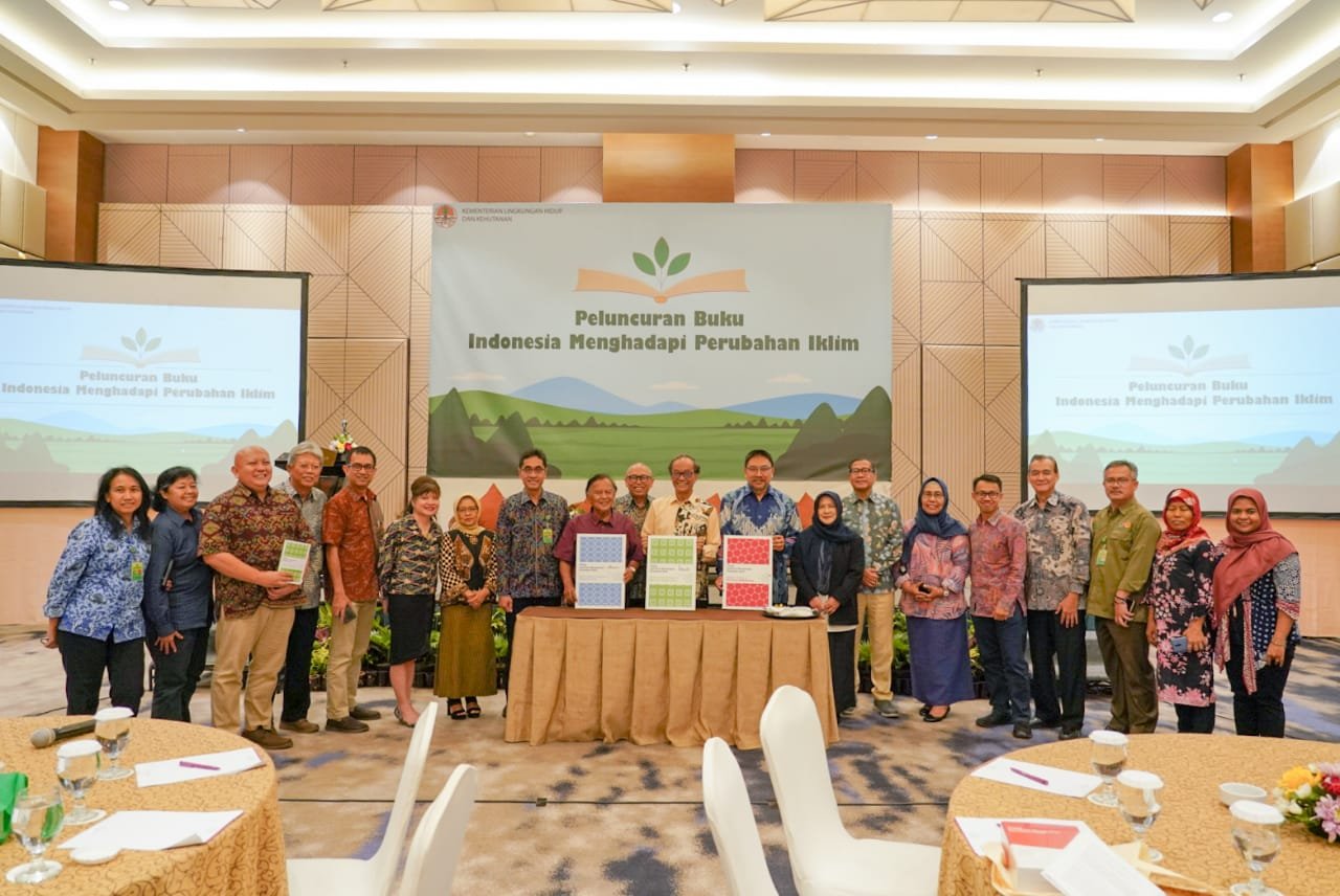 Membaca Pesan dalam Trilogi Buku "Indonesia Menghadapi Perubahan Iklim"