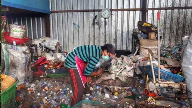 Mantap, Tenaga Bank Sampah di Makassar Dapat Perlindungan BPJS