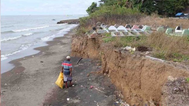 Ketika Abrasi Merampas “Rumah Terakhir” Warga Takalar