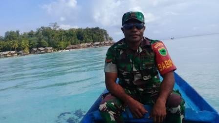 Kisah Persahabatan Unik Kopda Maikel dengan Mangewang Liar di Yenbuba