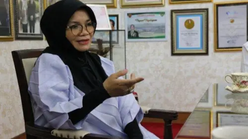 Liestiaty F Nurdin Sadarkan Pelajar Parepare akan Bahaya Plastik