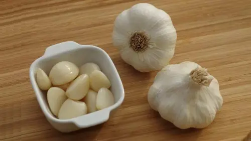 Rutin Menggigit Bawang Putih Bisa Cegah Banyak Penyakit