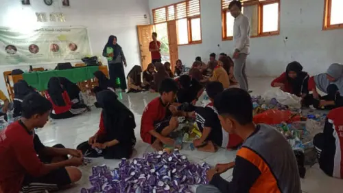 SMK Darul Ulum Layoa Terapkan Cara Sederhana Atasi Sampah Plastik