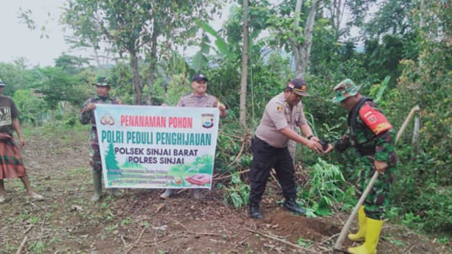 Di Hari Kamis yang Manis, Polsek Sinjai Barat Respons Program Kapolri