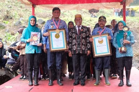 Tanam Massal Vetiter, Bupati Gowa Dapat Rekor dari LEPRID