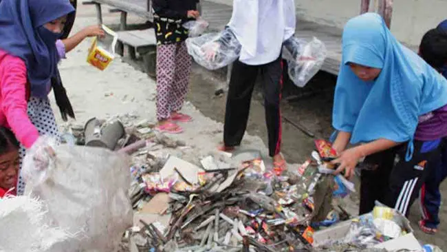Bersama Unibos, Bosowa Suarakan Makassar Memilah Sampah