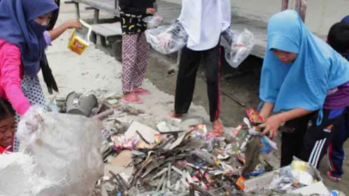 Bersama Unibos, Bosowa Suarakan Makassar Memilah Sampah