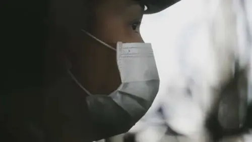 Masker Mencegah Anda Tertular Virus Flu, Benarkah?