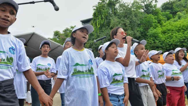 Memetik Pesan dari Nanyian Anak SLB Labuan Bajo Perihal Sampah