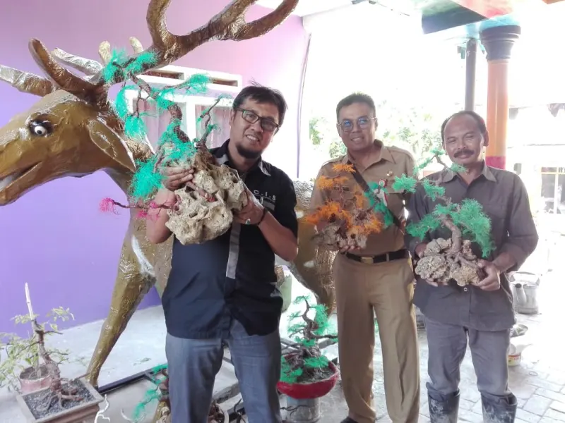 Di Tangan Rudi Ngowos, Popok Bekas Menjelma Jadi Benda Berharga