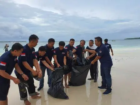 Usai Berkegiatan, Balai Gakkum Wilayah Sulawesi Bersihkan Pantai Bira