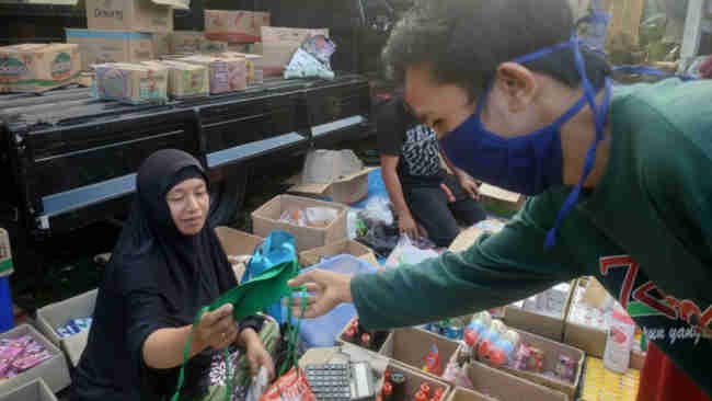 Di Pasar Desa, KP2K Beraksi Cegah Penyebaran Covid-19