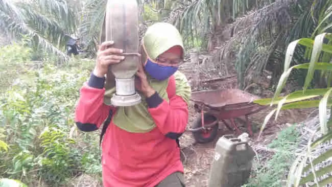 Inspirasi Perempuan Bernama Neneng, Penjaga Indonesia dari Karhutla