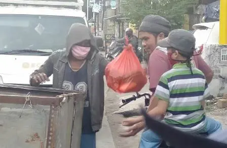 Dinas Perpustakaan Sulsel dan Penggiat Literasi Berbagi THR Sayur Segar