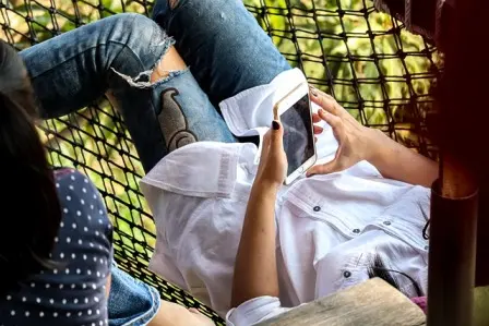 Jauhkan Ponsel dengan Organ Reproduksi, Begini Bahayanya!