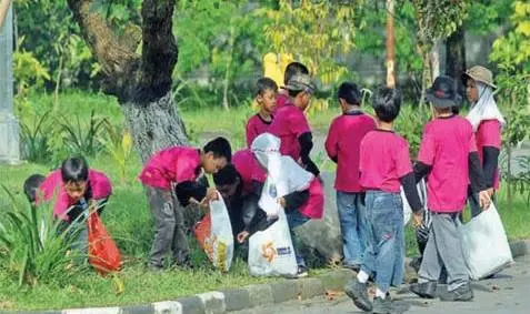 Membangun Karakter Cinta Lingkungan Tak Cukup dengan Buku Paket