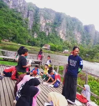 Menulis Cerita Membuat Anak Terhubung Lebih Kuat dengan Lingkungan