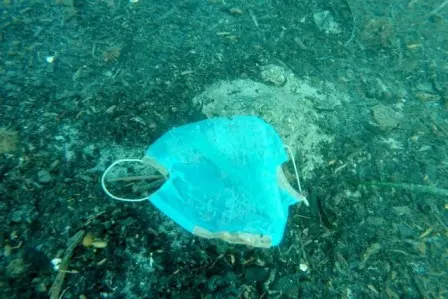 Mengapa Sampah APD Harus Terbuang ke Laut Selama Pandemi?