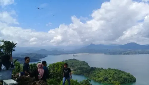 Tetirah Cinta ke Bukit Bollangi, Raja Ampat Gowa