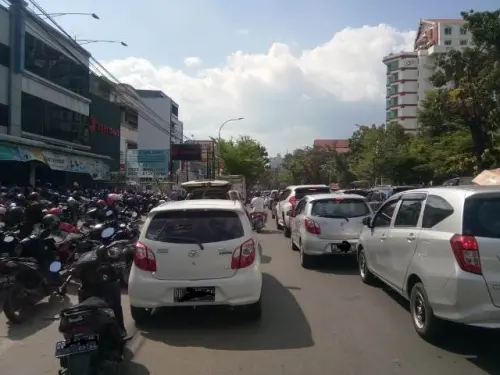 Darimana Memulai Menata Ulang Perparkiran yang Semrawut di Kota Makassar?