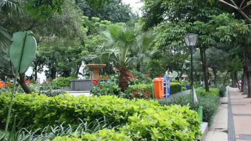 Tak Boleh Ada Bunga Mati dan Taman Kota yang Gersang di Makassar