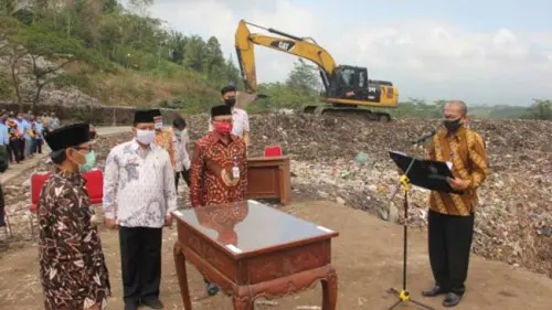 Unik, Kadis DLH Temanggung  “Lahir”  di Gunungan Sampah
