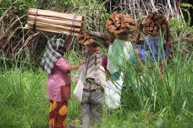 Pentingnya Penjaminan Perlindungan Hak Perempuan Adat dalam Pembangunan