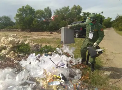 Akan Kemana Sampah Platik yang Mengepung TPS Saat Pencoblosan?
