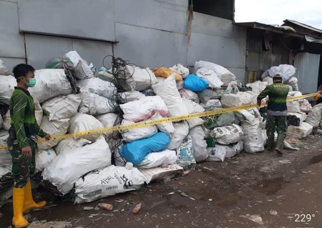 KLHK Segel Lokasi Usaha Pengolahan Limbah B3 yang Mencemari DAS Citarum