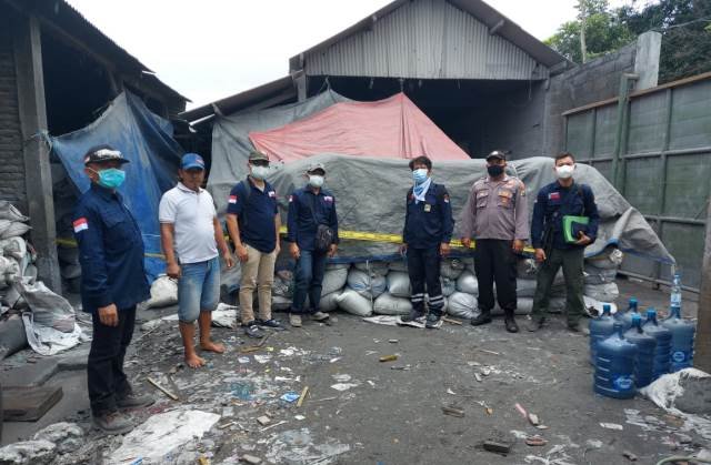 Penyidik KLHK Segel 4 Perusahaan Pengelola Limbah B3 di Jombang