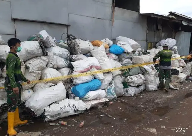KLHK Segel Lokasi Usaha Pengolahan Limbah B3 yang Mencemari DAS Citarum