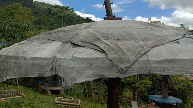 Mengubah Pakaian Bekas Jadi Atap Anti Bocor