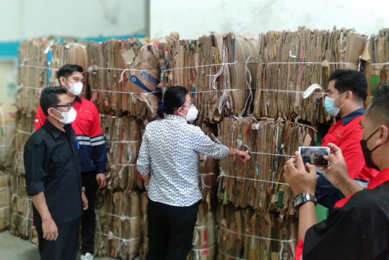 Memperkuat Bank Sampah demi Memenuhi Kebutuhan Bahan Baku Industri Domestik