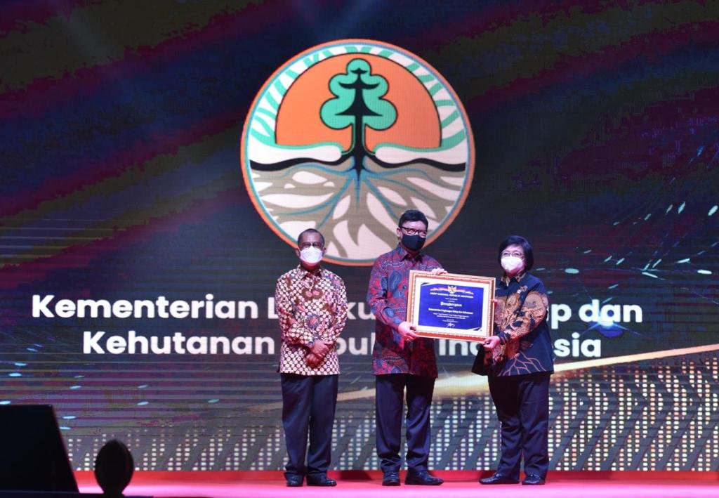 KLHK Mendapat Anugerah Kearsipan, Ini Pesan Menteri Siti!