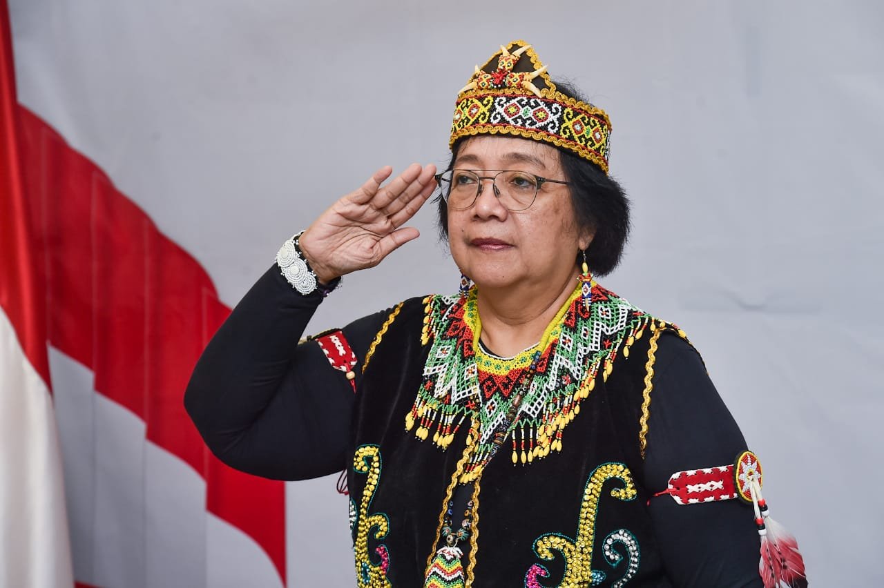 Pakaian Adat dan Komitmen Pemerintah dalam Melindungi Masyarakat Adat