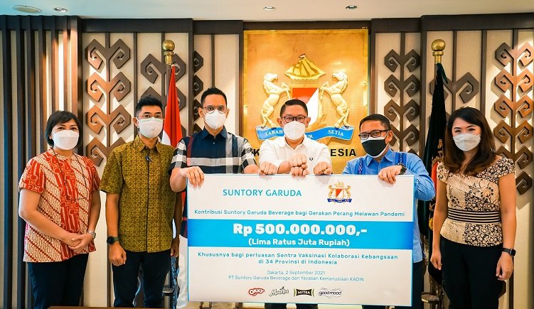 Yayasan Kemanusiaan KADIN dan SGB Salurkan Bantuan untuk Percepatan Vaksinasi