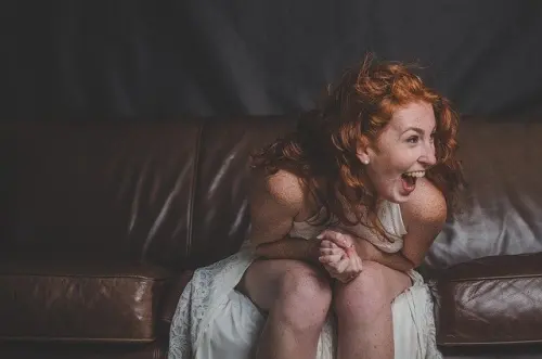 Cara Simpel Memperbaiki Sofa Kesayangan yang Mulai Kendur