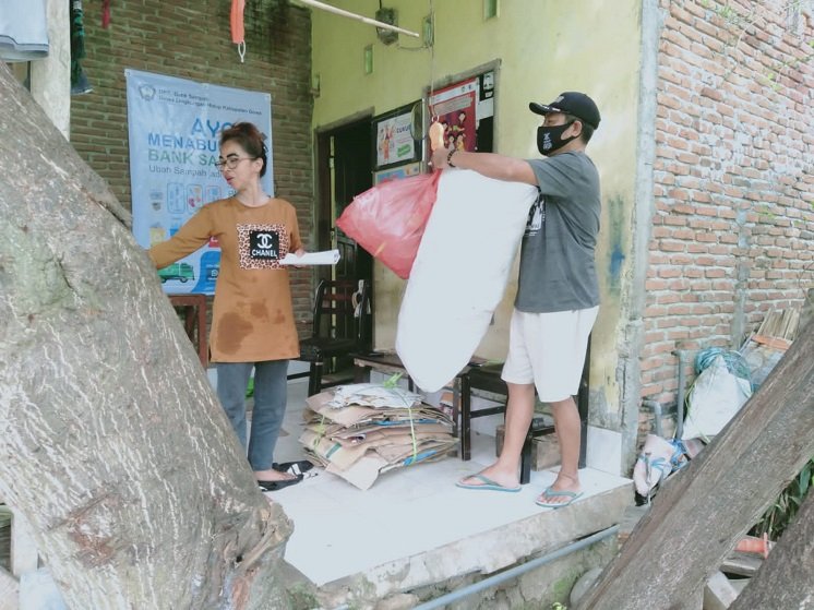 Cara Beken Bank Sampah Sipakainga Gowa Menjaga Nasabah di Masa Pandemi