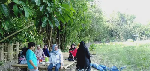 Kisah Perjuangan Perempuan Penyelamat Sawah Terakhir di Paddinging