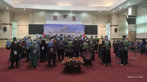 Menaruh Harapan Kelestarian Lingkungan Hutan pada Penerima SK Biru dan Hijau
