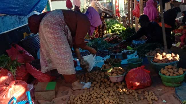 Mengunjungi Lumbung Kantong Plastik yang Bernama Pasar Tradisional