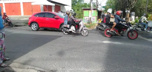 Antang dan Orkestra Kemacetan di Pinggiran Kota Makassar