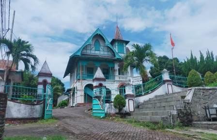 Villa Yuliana, Hadiah Cinta Tak Sampai yang Berhias Fosil Satwa