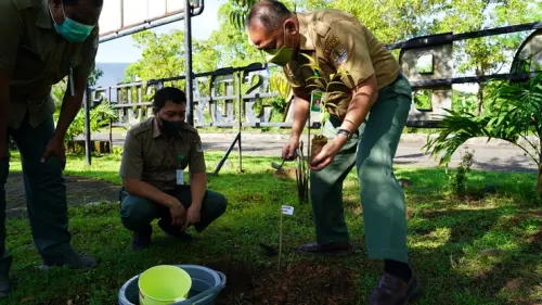 Momen Hari Lingkungan, BBKSDA Sulsel Lepasliarkan Satwa Plus Tanam Pohon