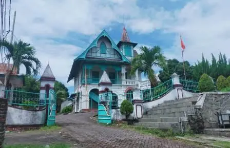 Villa Yuliana, Hadiah Cinta Tak Sampai yang Berhias Fosil Satwa