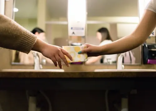 5 Alasan Mengapa Wanita Harus Beralih pada Pembalut Kain