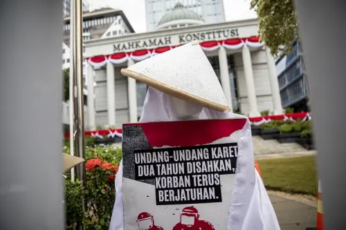 Terpenjara dalam UU Minerba, Pesan dari Instalasi Seni Bertajuk #BersihkanIndonesia