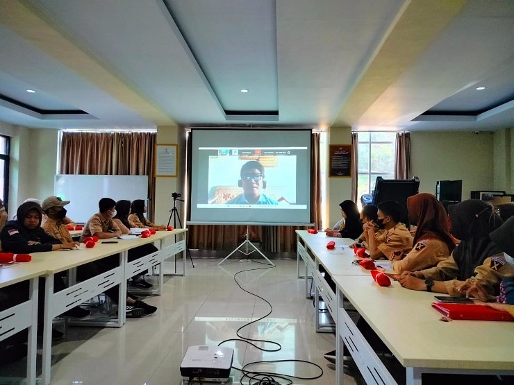 Hari Ozon, Yayasan KEHATI Kolaborasi Klikhijau dan BPPIKHL Sulawesi Edukasi Siswa di Makassar