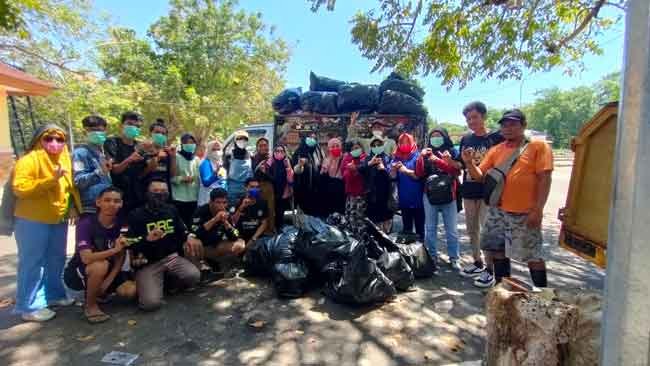 Berkontribusi di WCD, Difabel Bulukumba Gelar Aksi Bersih di Bira